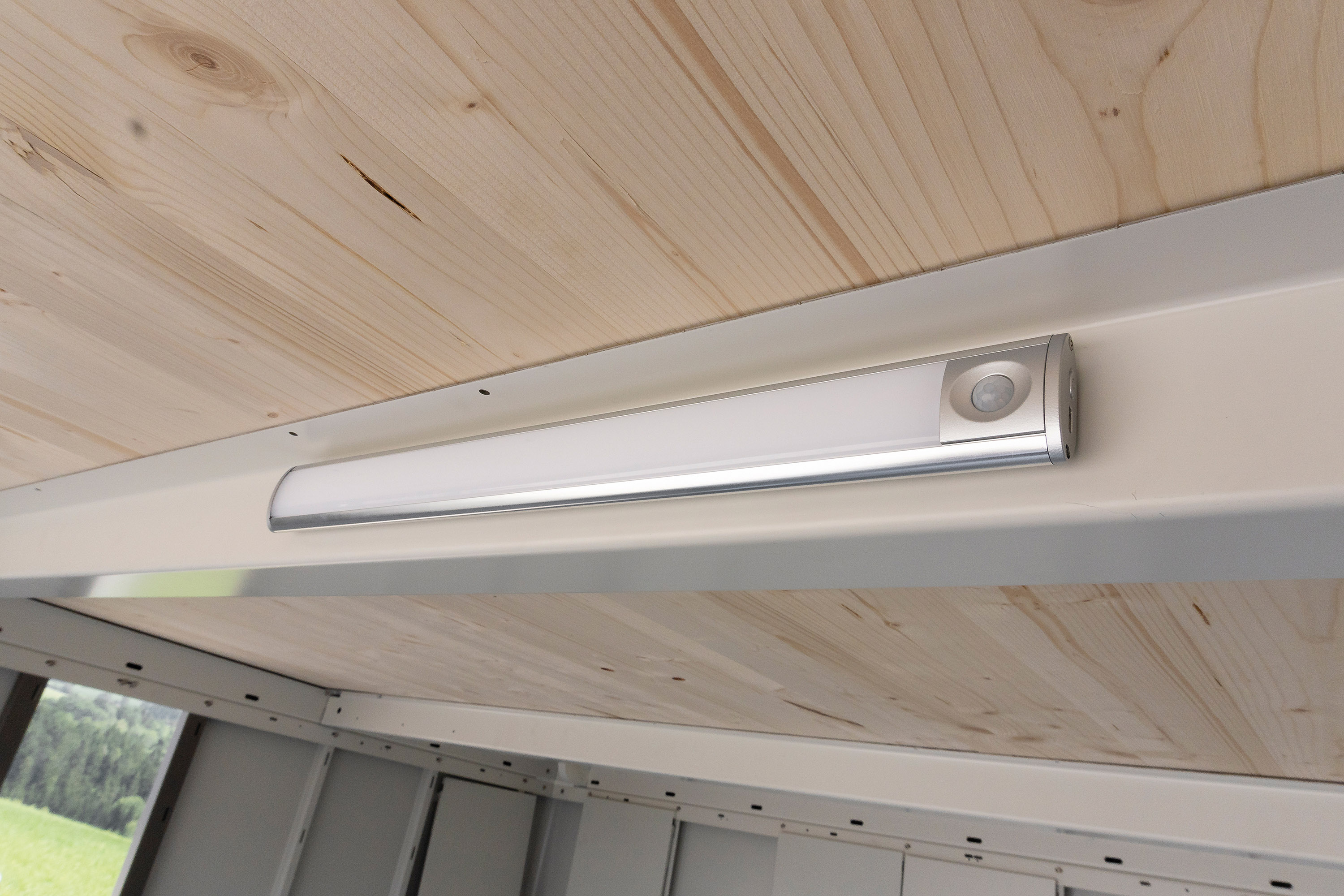 biohort-led-leuchte-fur-metallgeratehaus-282809-B3-6-00214-3000x2000