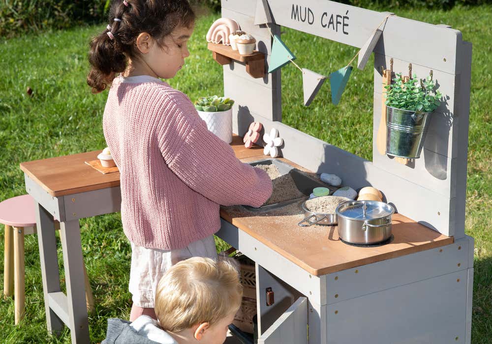 muddy-buddy-r-matschkuche-mud-cafe--256177-SJ-5-00007-1000x700 muddy-buddy-r-matschkuche-mud-cafe--256177-SJ-5-00007-1000x700