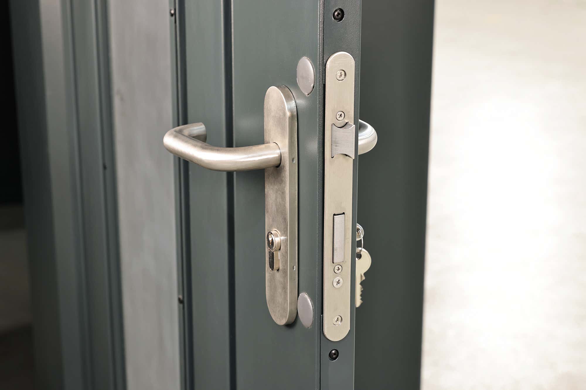 wolff-finnhaus-metall-geratehaus-eirik-2424-anthrazit-260105-W1-1-00330-2000x1333