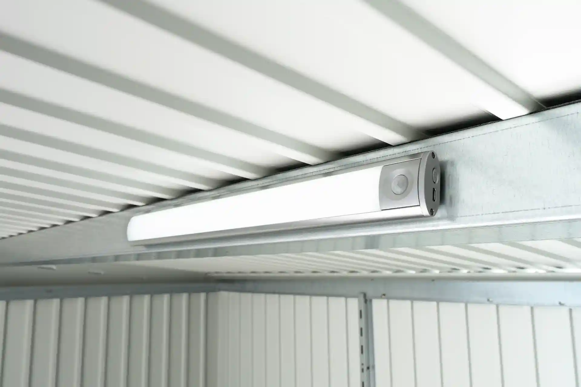 biohort-led-leuchte-fur-metallgeratehaus-282807-B3-6-00214-3000x2000