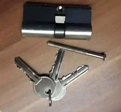 zylinderschloss-fur-gartenhaus-167317-L1-E-00041-900x833