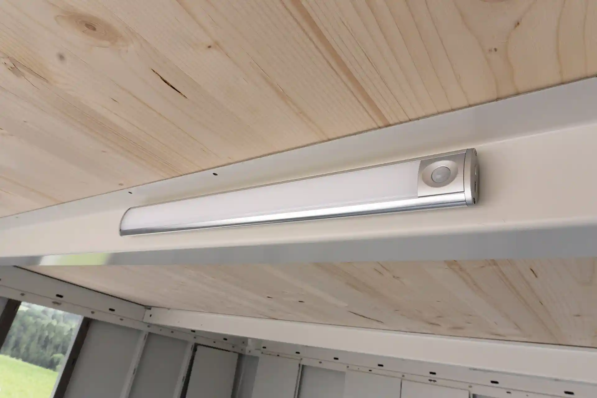 biohort-led-leuchte-fur-metallgeratehaus-282809-B3-6-00214-3000x2000